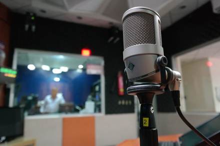 Mikrofon w studiu – wystąpienia medialne